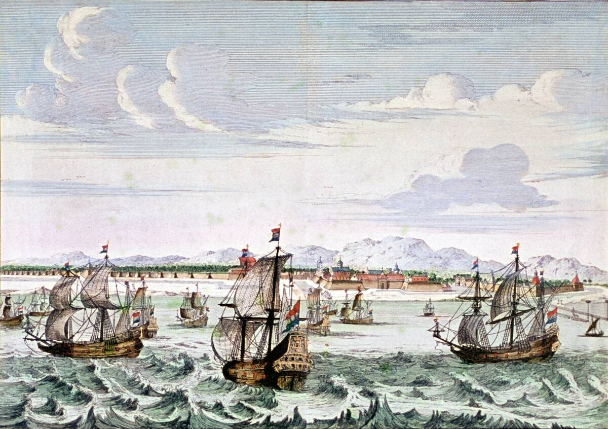 Dutch colonies Dutch warships in front of Batavia / Dutch East Indies - engraving - 18th century