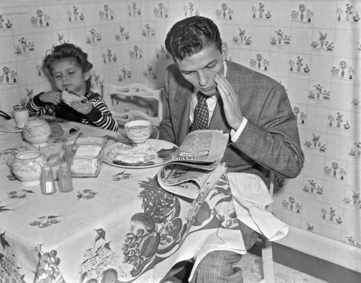 Frank Sinatra & Daughter Eating Reading