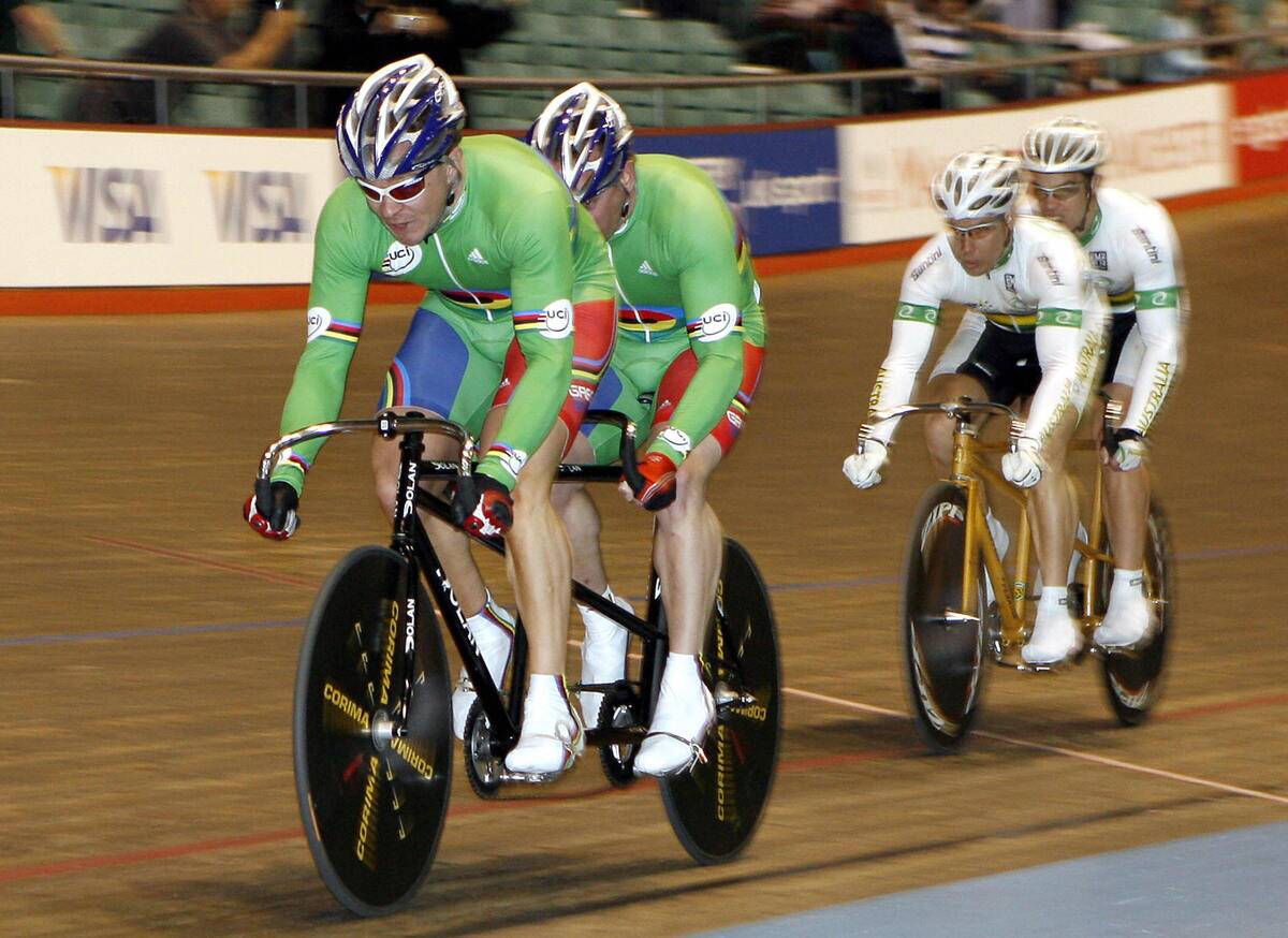 Great Britain's Anthony Kappes (2ndL) an