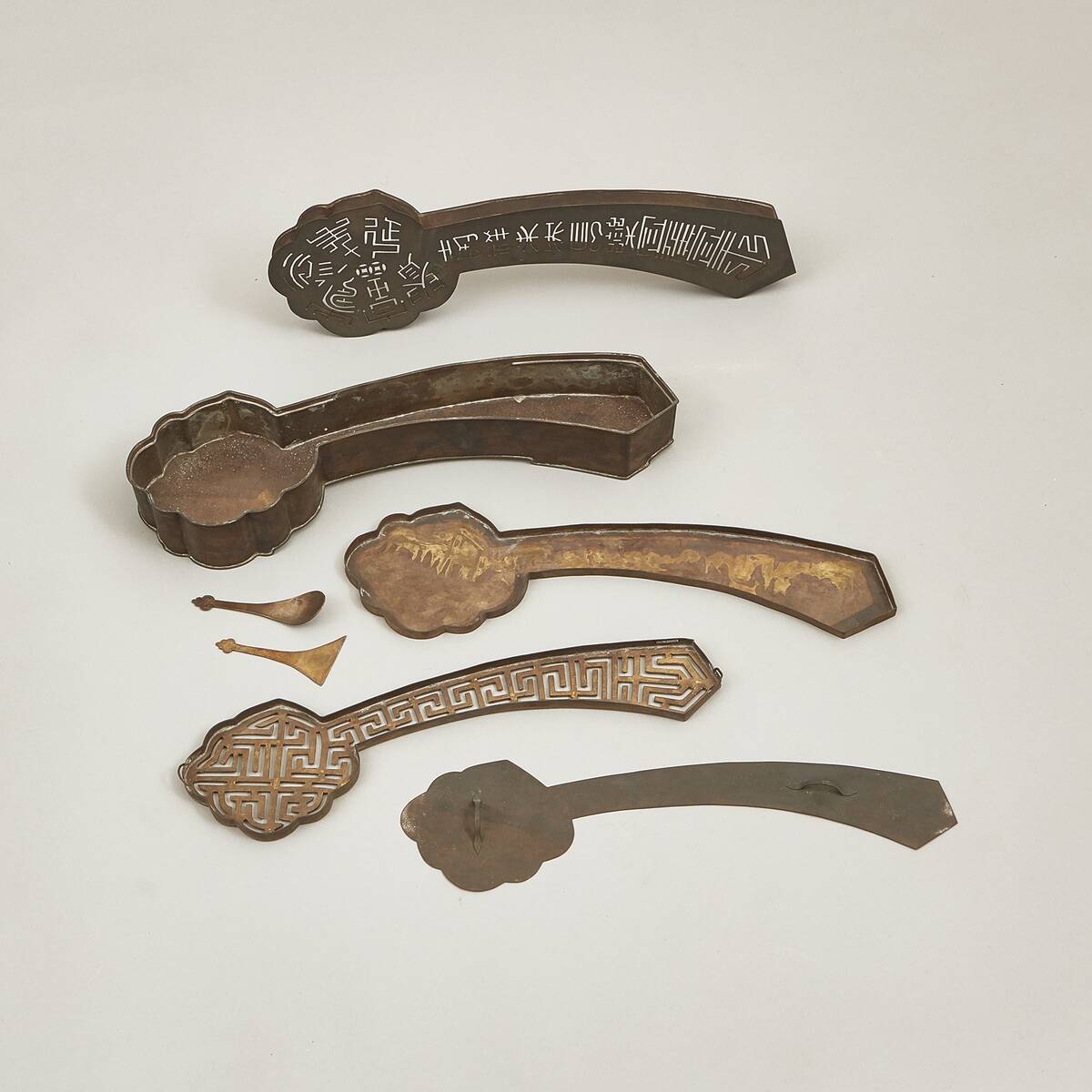 Incense clock in shape of a ruyi scepter with characters
