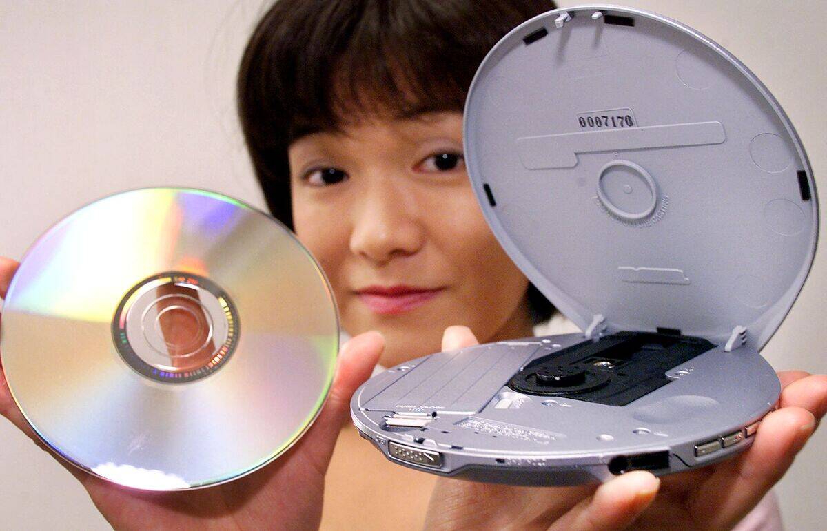 JAPAN-SONY-WALKMAN-2