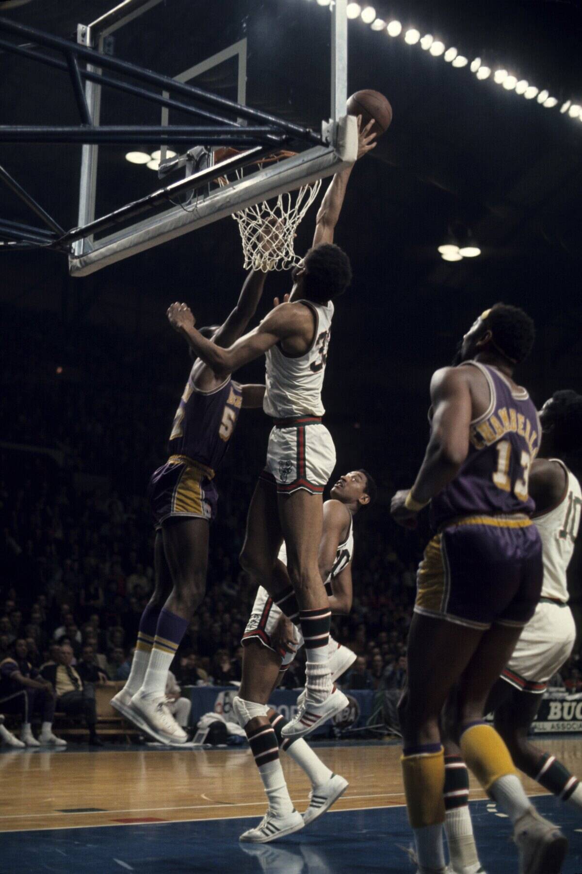 Los Angeles Lakers v Milwaukee Bucks