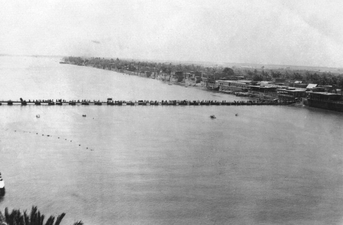 Lower pontoon bridge, Baghdad, Mesopotamia, WWI, 1918.