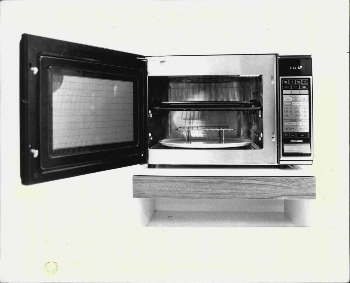 Microwave Dimension 4. Model 997. The Genius.