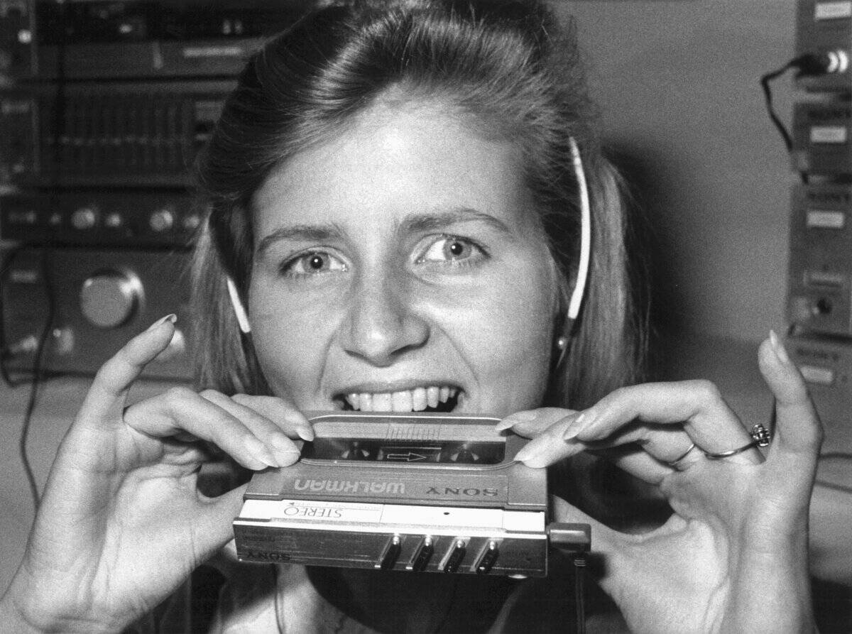 Sony presents smalles walkman in 1983