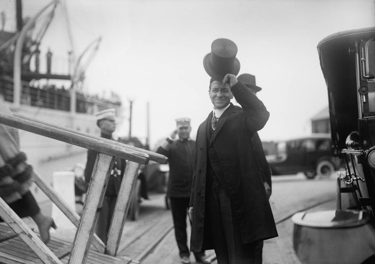 Us Secretary Of War Newton Diehl Baker Boarding Mayflower With Allied Commission