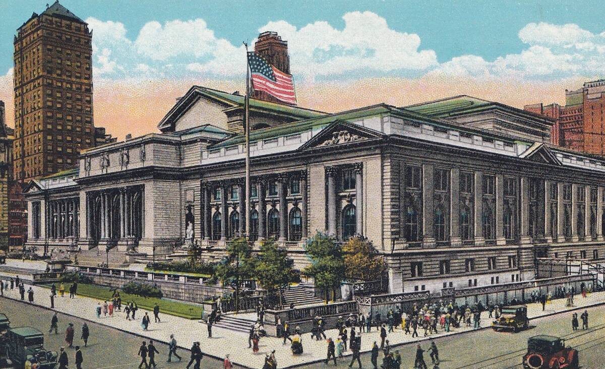 Vintage souvenir postcard, New York Public Library, New York City, circa 1922